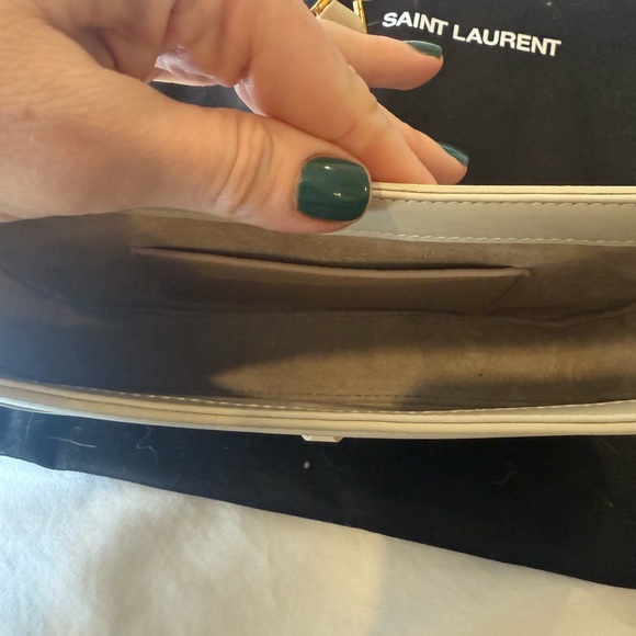 For Sydnee: YSL: MINI LE 5 À 7 IN SMOOTH LEATHER
BLANC VINTAGE - Picture 7 of 9